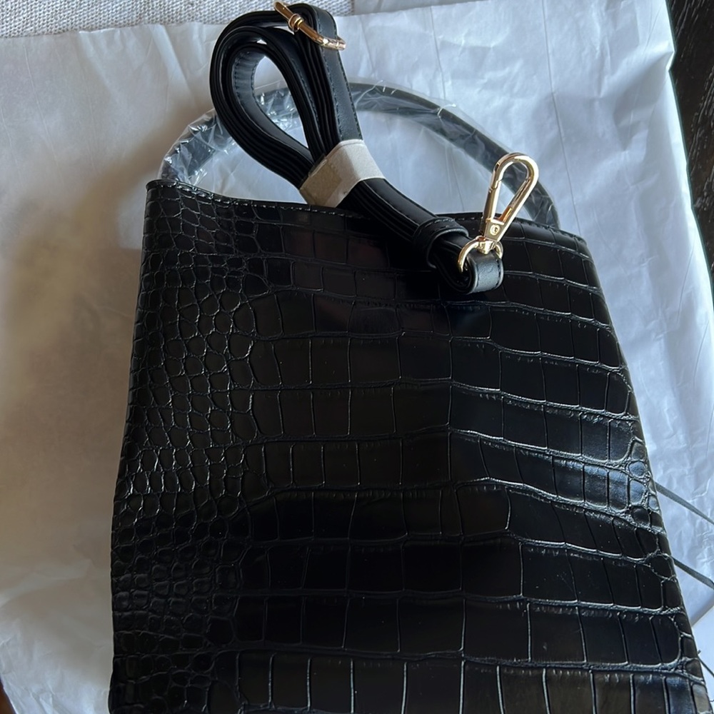 AOTA Bucket Bag - Picture 9 of 10